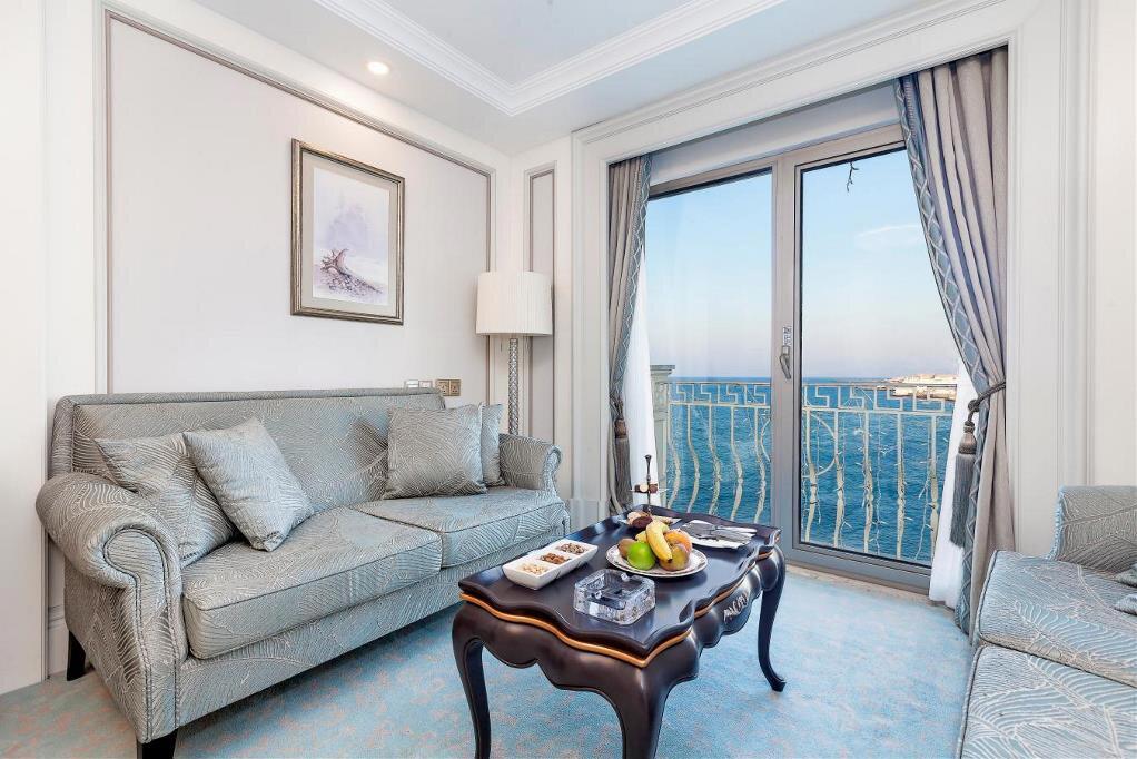 Les Ambassadeurs Hotel & Casino Marina