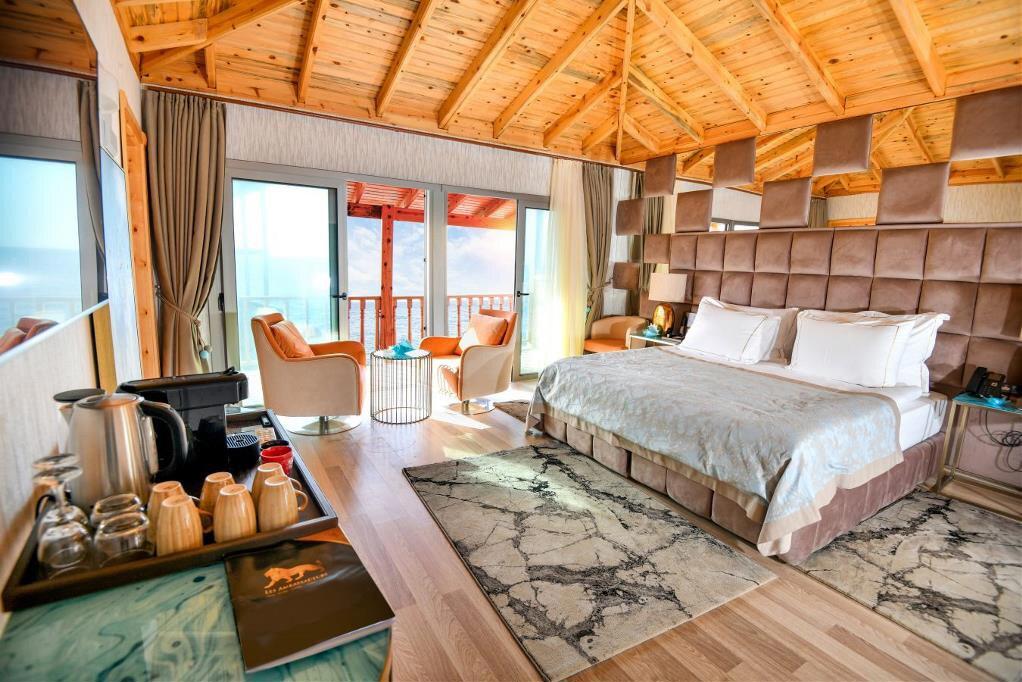 Les Ambassadeurs Hotel & Casino Marina