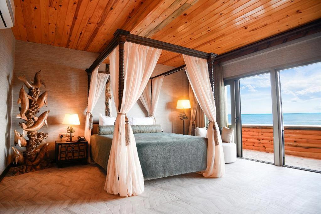 Les Ambassadeurs Hotel & Casino Marina