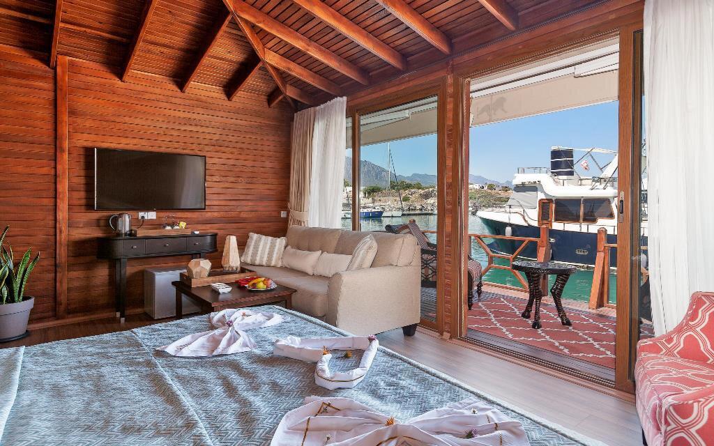 Les Ambassadeurs Hotel & Casino Marina