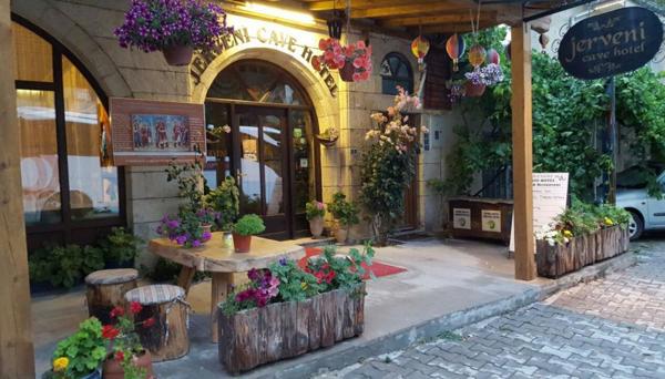Jerveni Cave Hotel