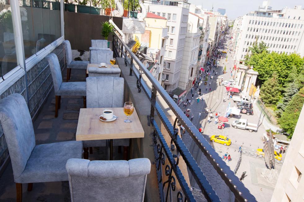 Golden Street Hotel