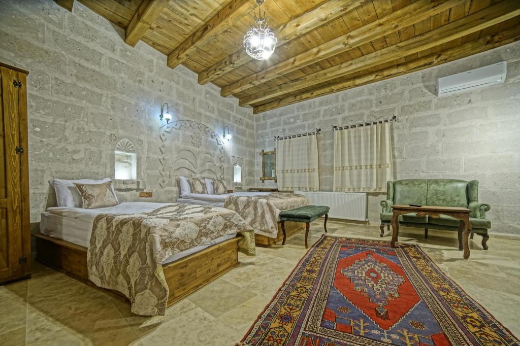 Risus Cave Suites