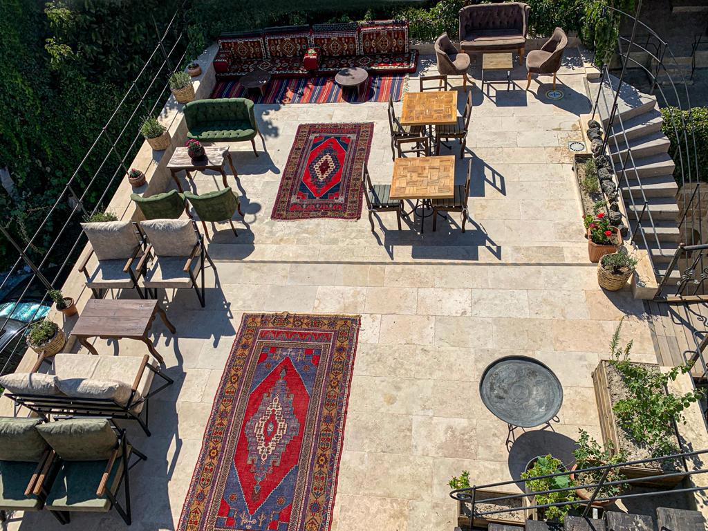 Risus Cave Suites