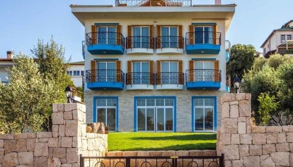 Clementine Suites