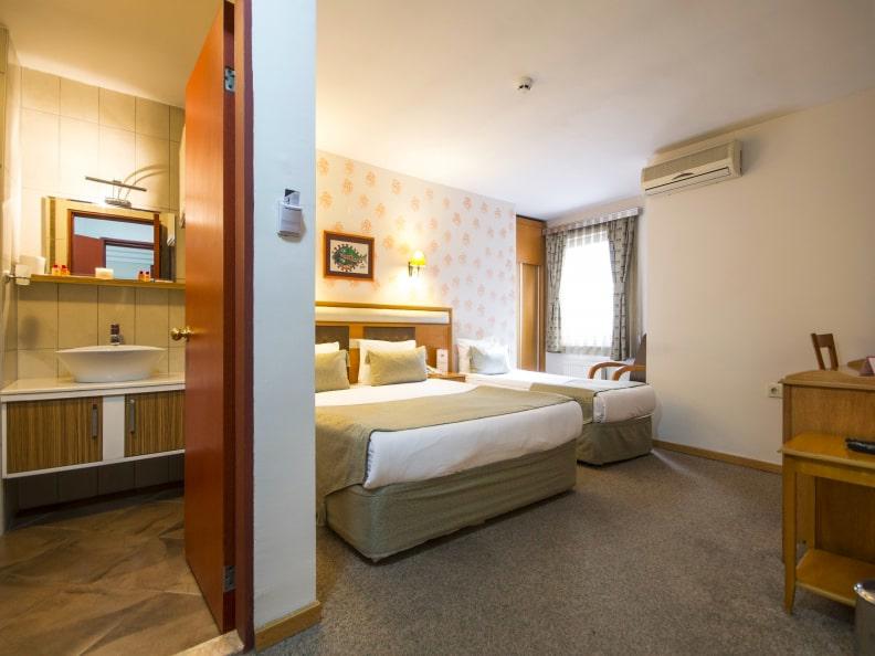Çanak Hotel