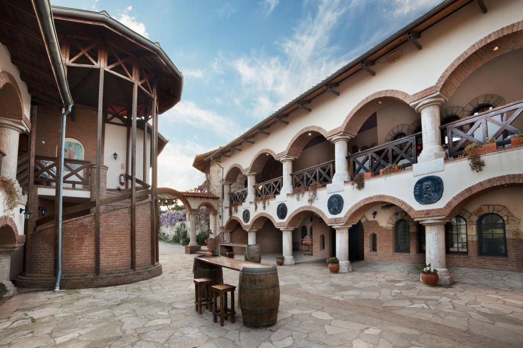 Vinifera Vineyards Hotel
