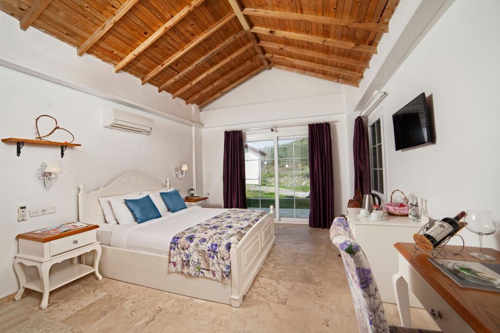Vinifera Vineyards Hotel