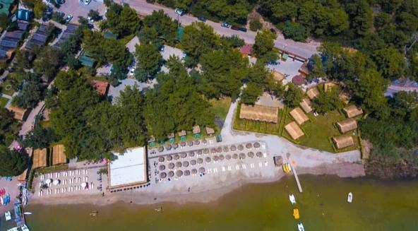 Green Pine Beach & Bungalows