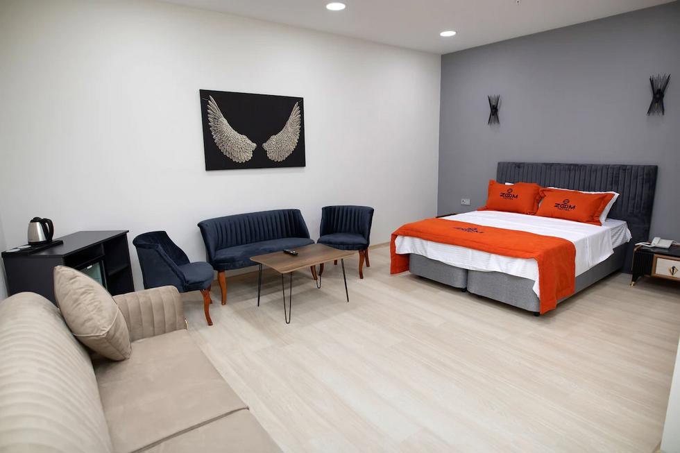 Zoom Hotel