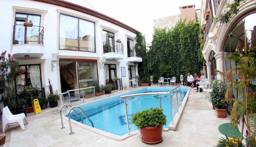 Saint John Hotel