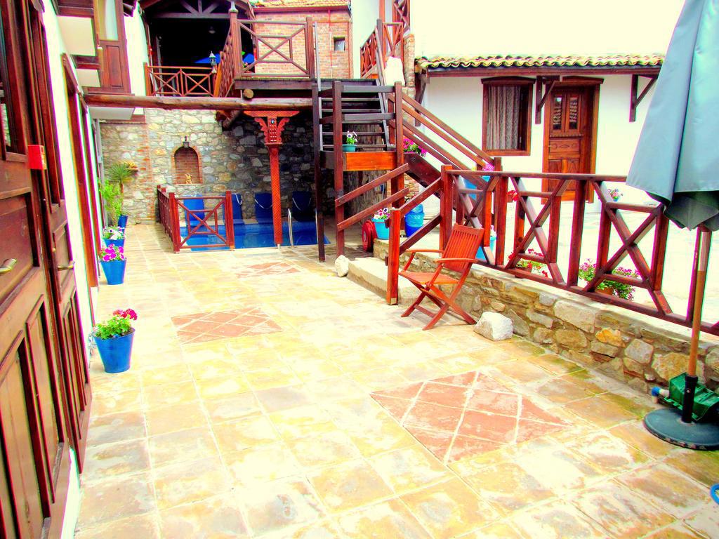 Amazon Petite Palace