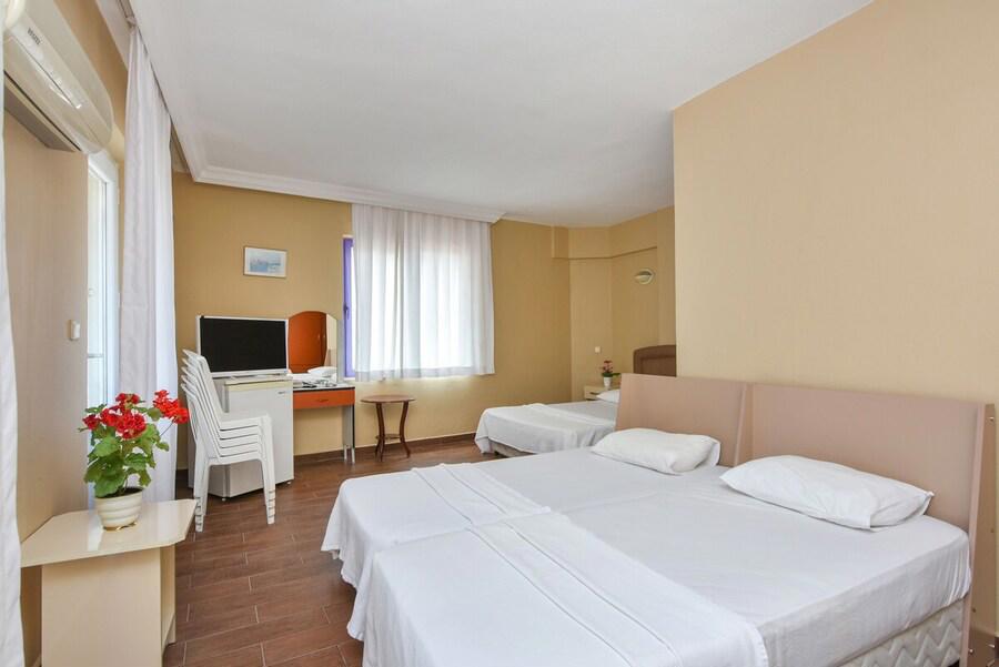 Nil Hotel Sarımsaklı