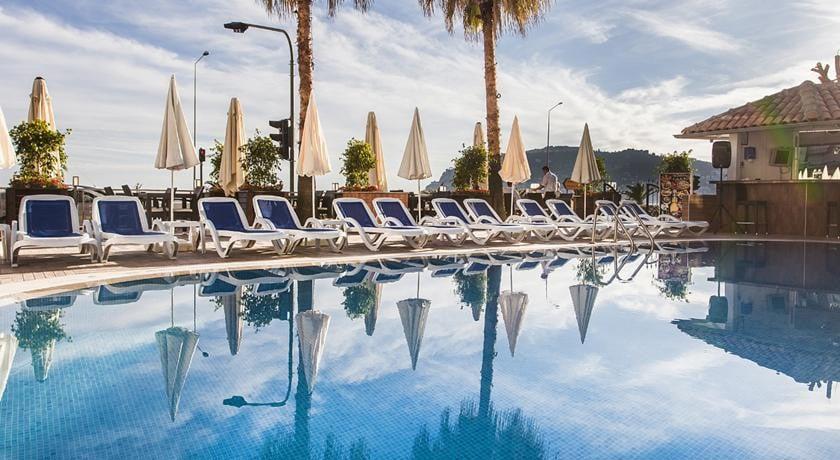Parador Beach Hotel