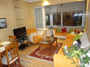 Golden Street Sea View Apartments