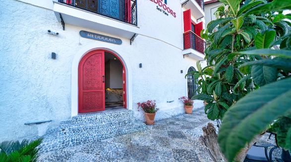 Reddoors Suites
