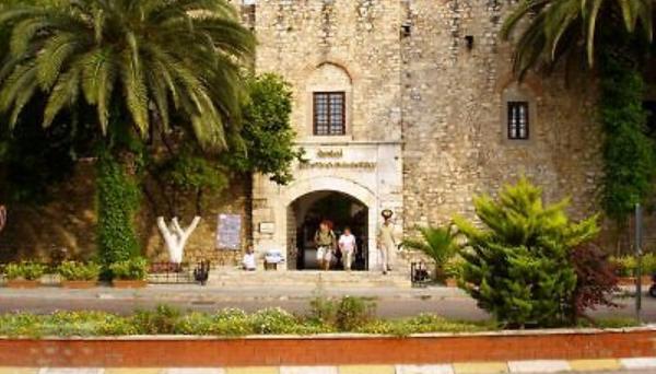 Club Caravanserail
