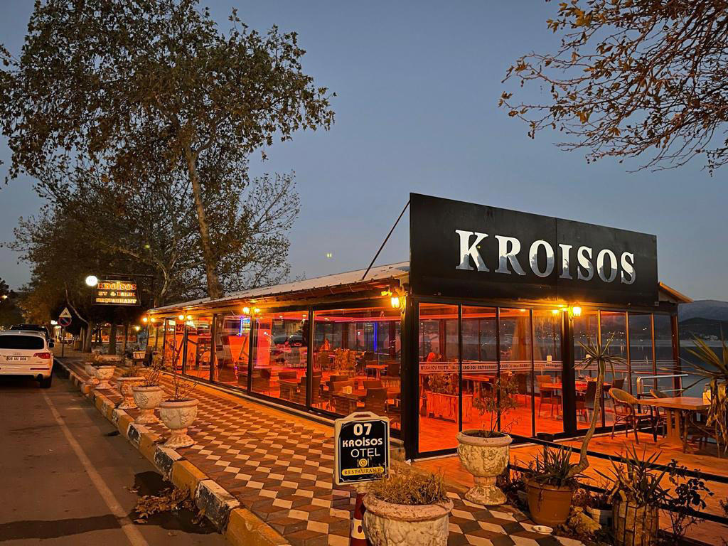 Kroisos Lake Hotel