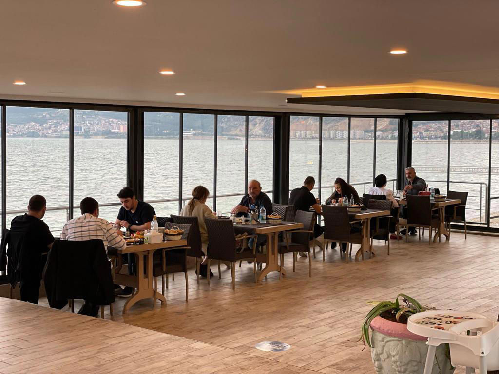 Kroisos Lake Hotel