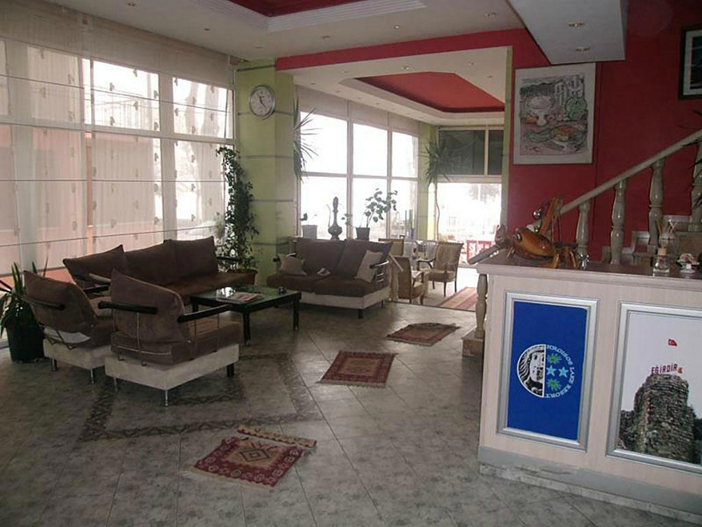 Kroisos Lake Hotel