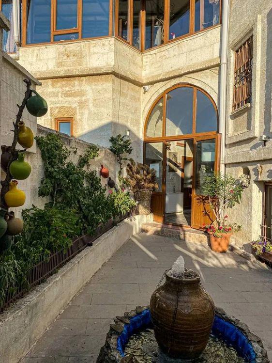 Vaveyla Cave Hotel
