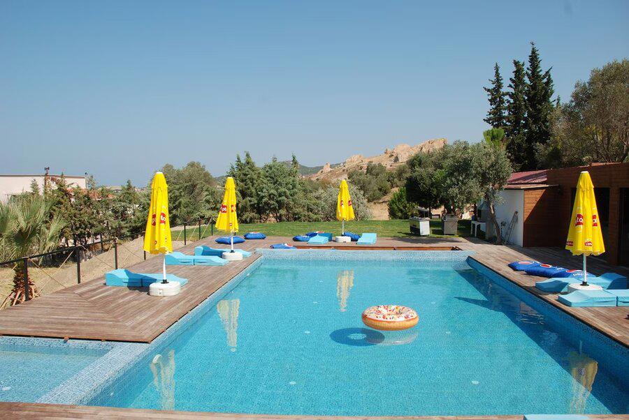 Victoria Hotel And Lounge
