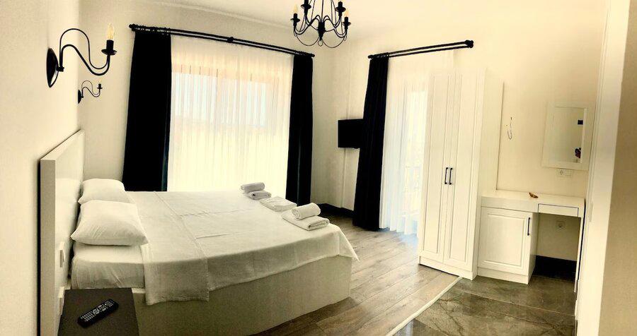 Victoria Hotel And Lounge
