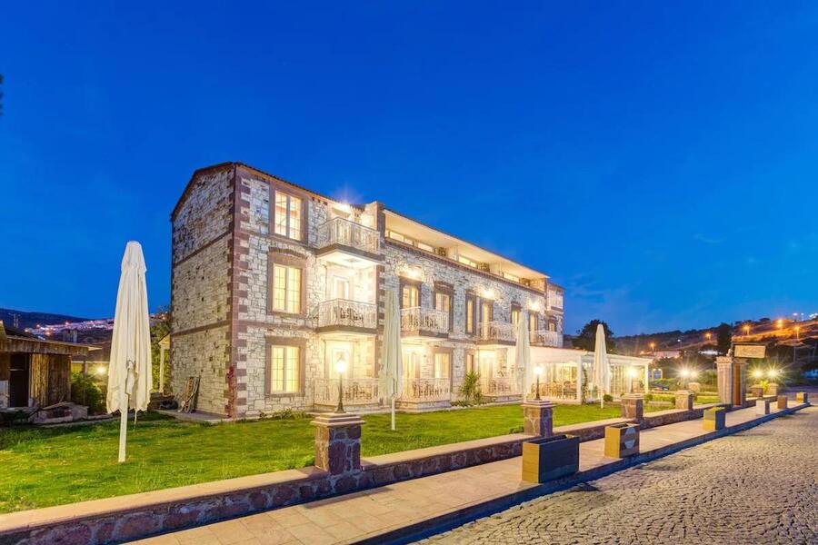 Navalia Hotel
