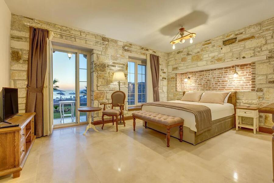 Navalia Hotel
