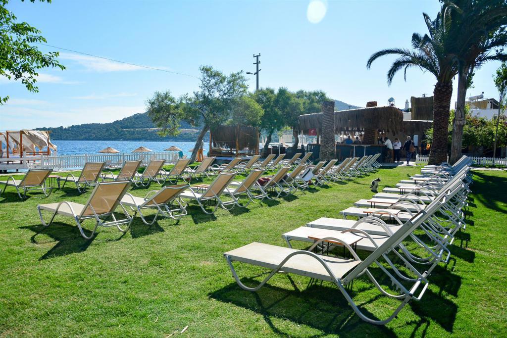 Daphnis Hotel