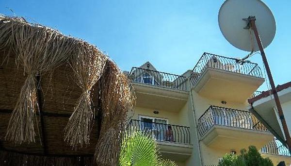Es Apartments