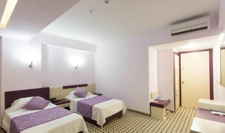 Izan Hotel