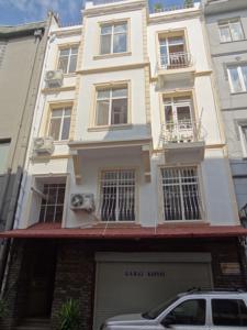 La Perla Suites