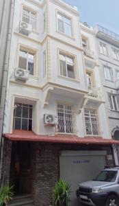 La Perla Suites