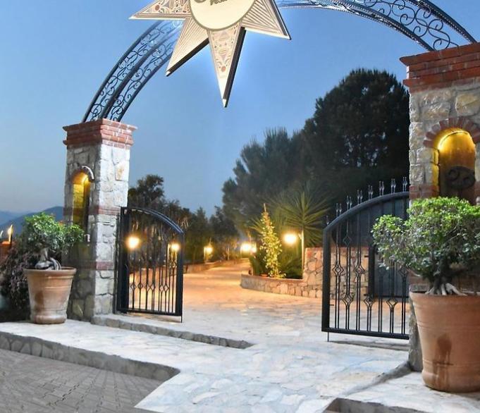 Sundial Hotel & Restaurant