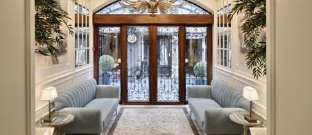 Mirrors Hotel