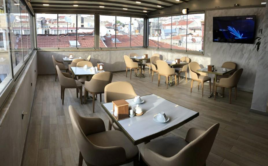 X Nellyi Hotel
