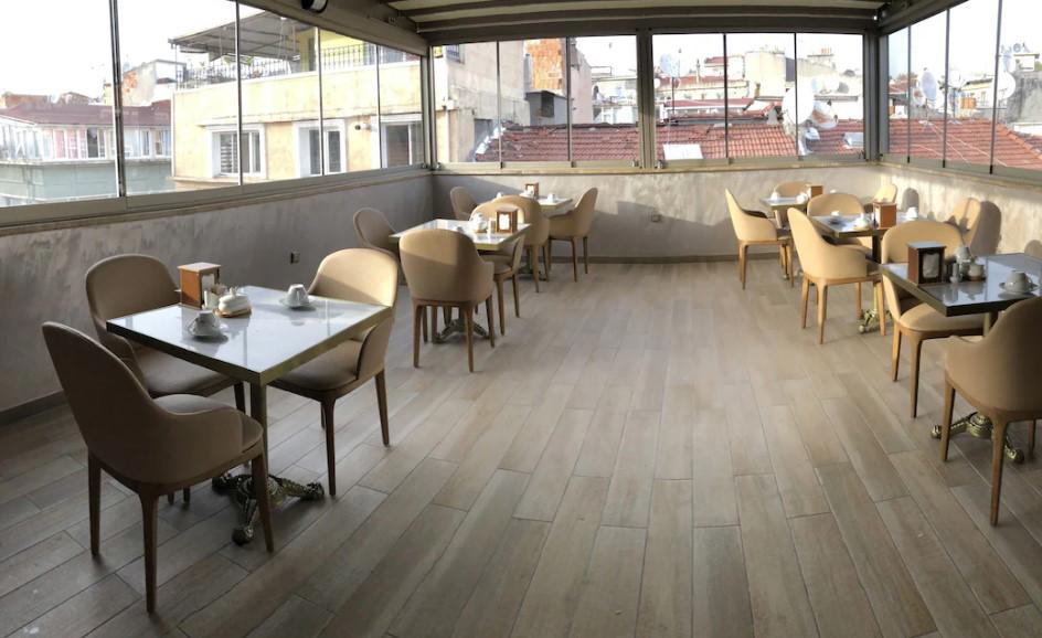 X Nellyi Hotel