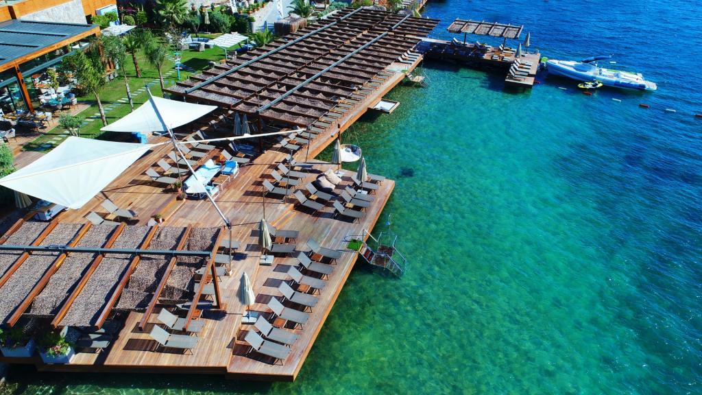 Mare Deluxe Residences & Villas