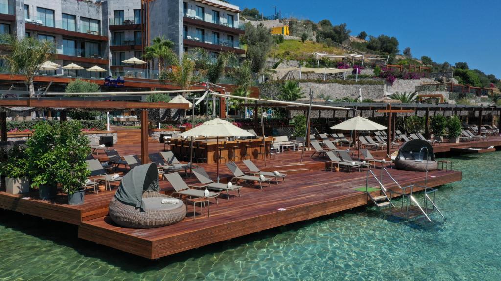 Mare Deluxe Residences & Villas