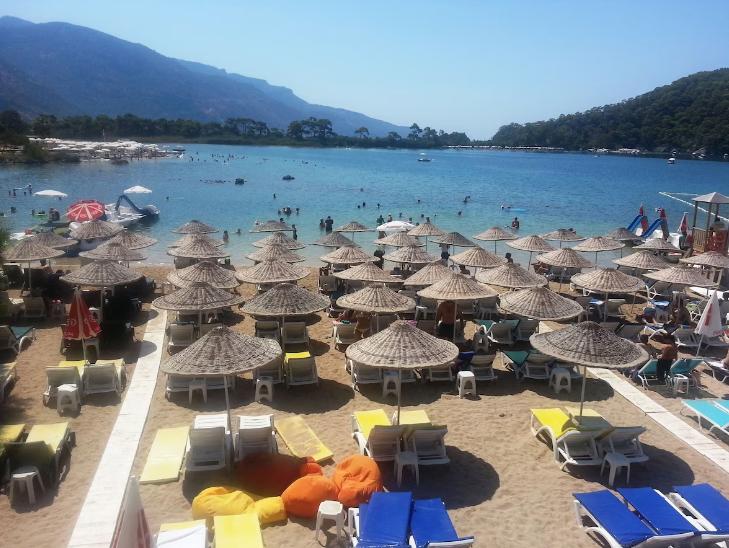 Golden Sand Beach Club & Caravan Holidays