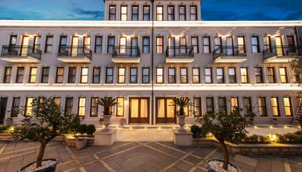 1890 Suites Hotel