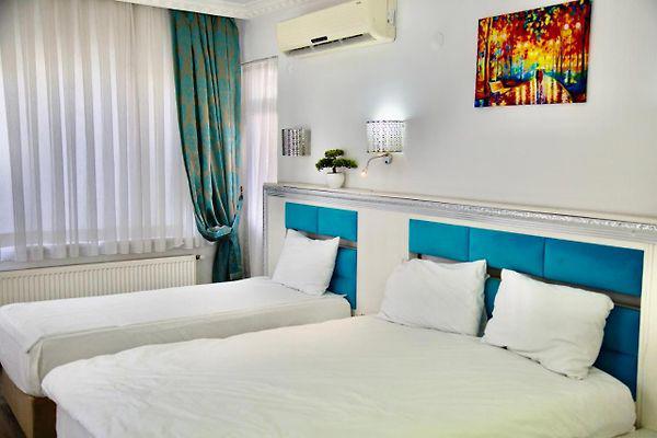 Fish Gold Apart Suites