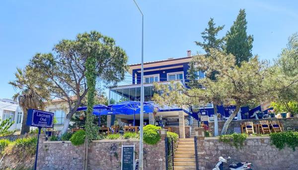 Lacivert Hotel