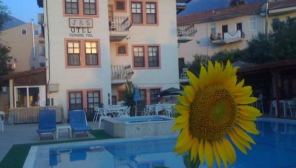 J & S Hotel