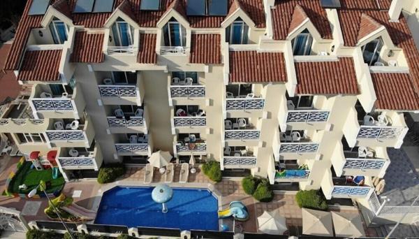 Blue Palace Hotel & Apart