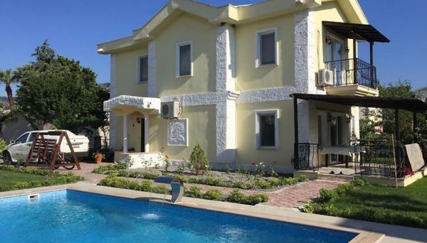 Villa Yellow