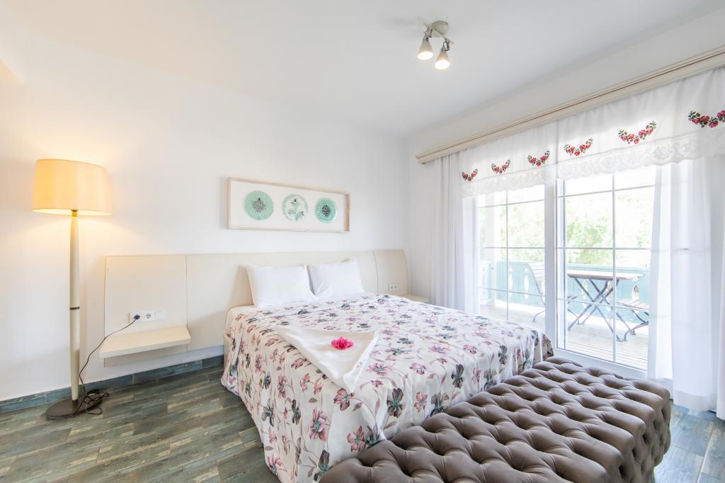 Kefi Beach & Suites