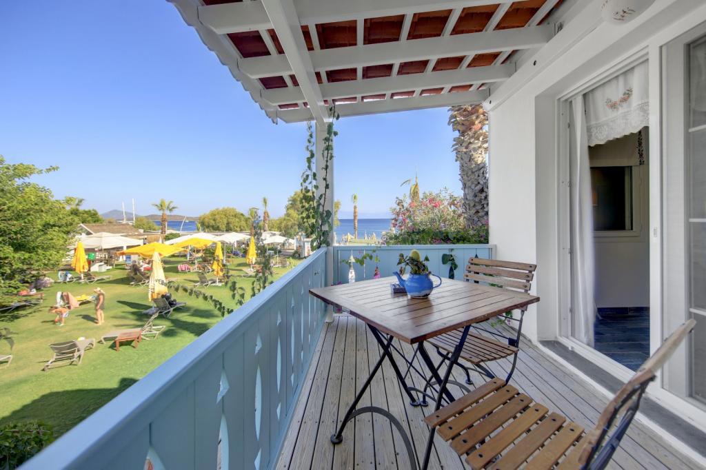 Kefi Beach & Suites