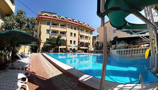 Maxwell Holiday Club